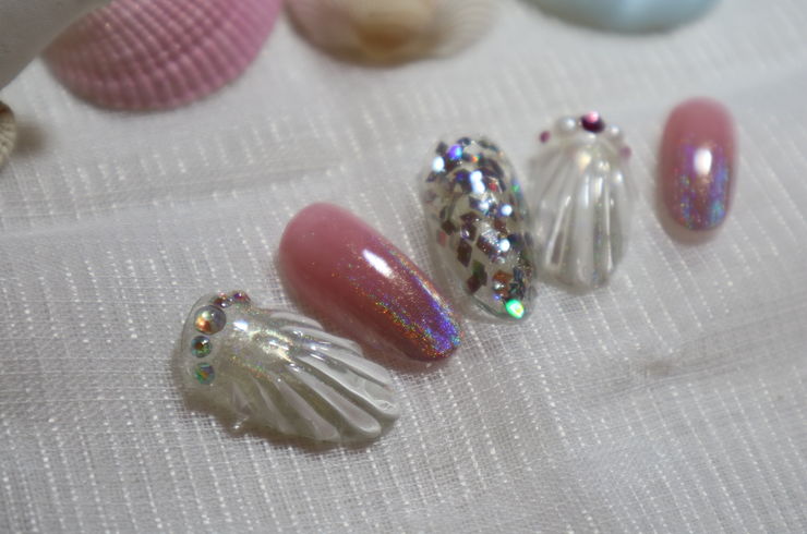人気の人魚の鱗ネイル✨